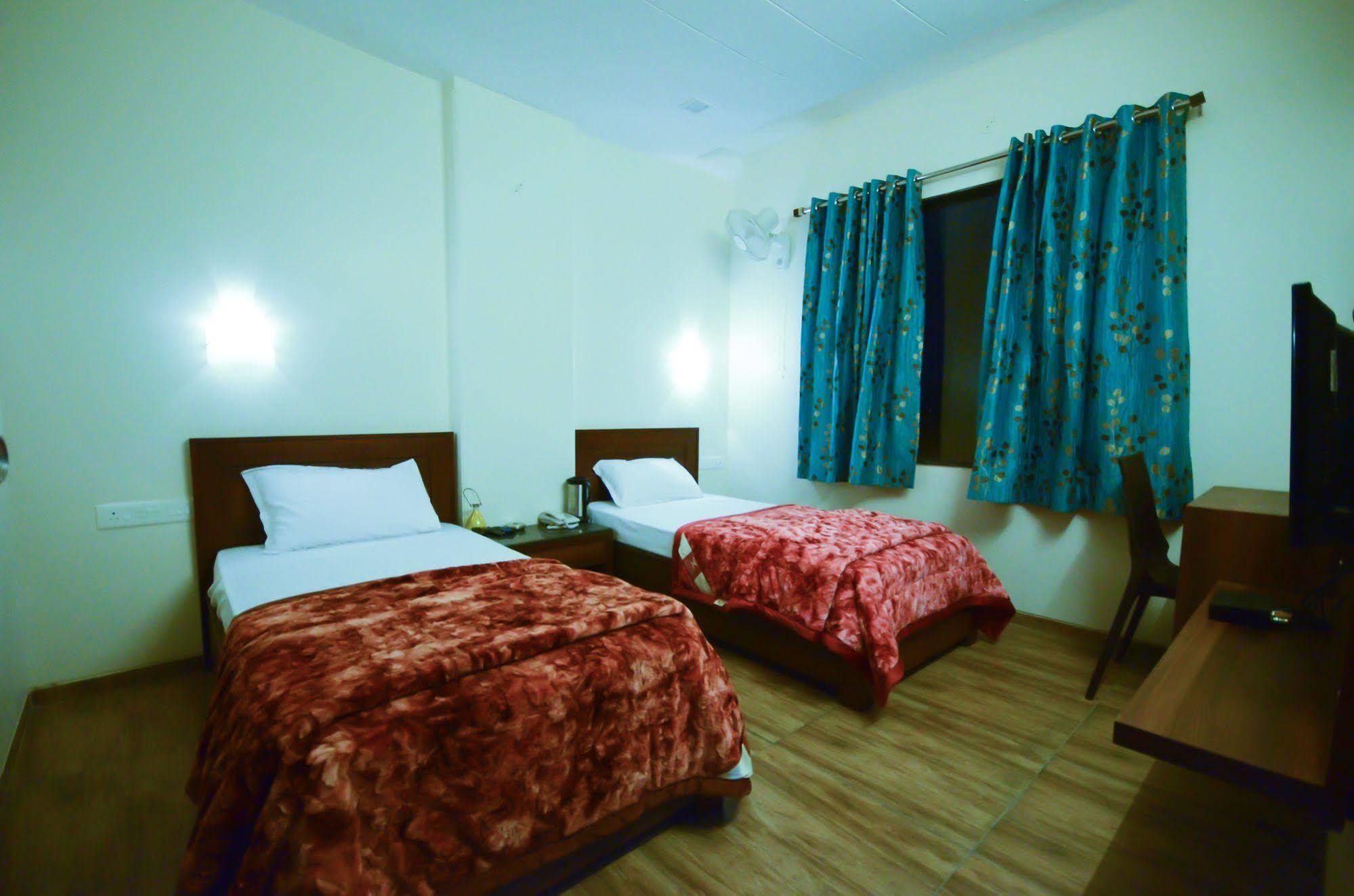 Hotel Sunday Inn Джайпур Екстериор снимка