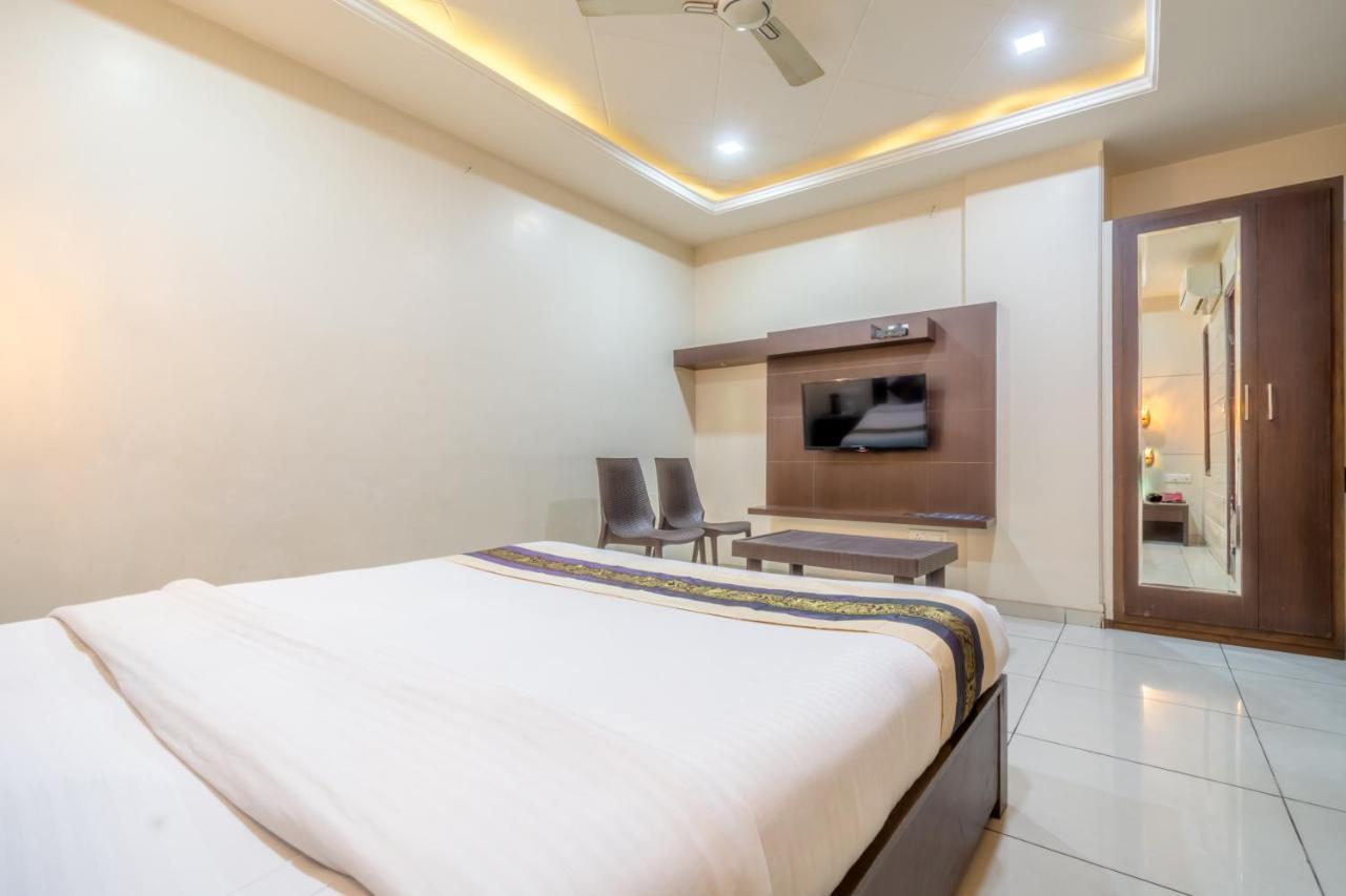 Hotel Sunday Inn Джайпур Екстериор снимка