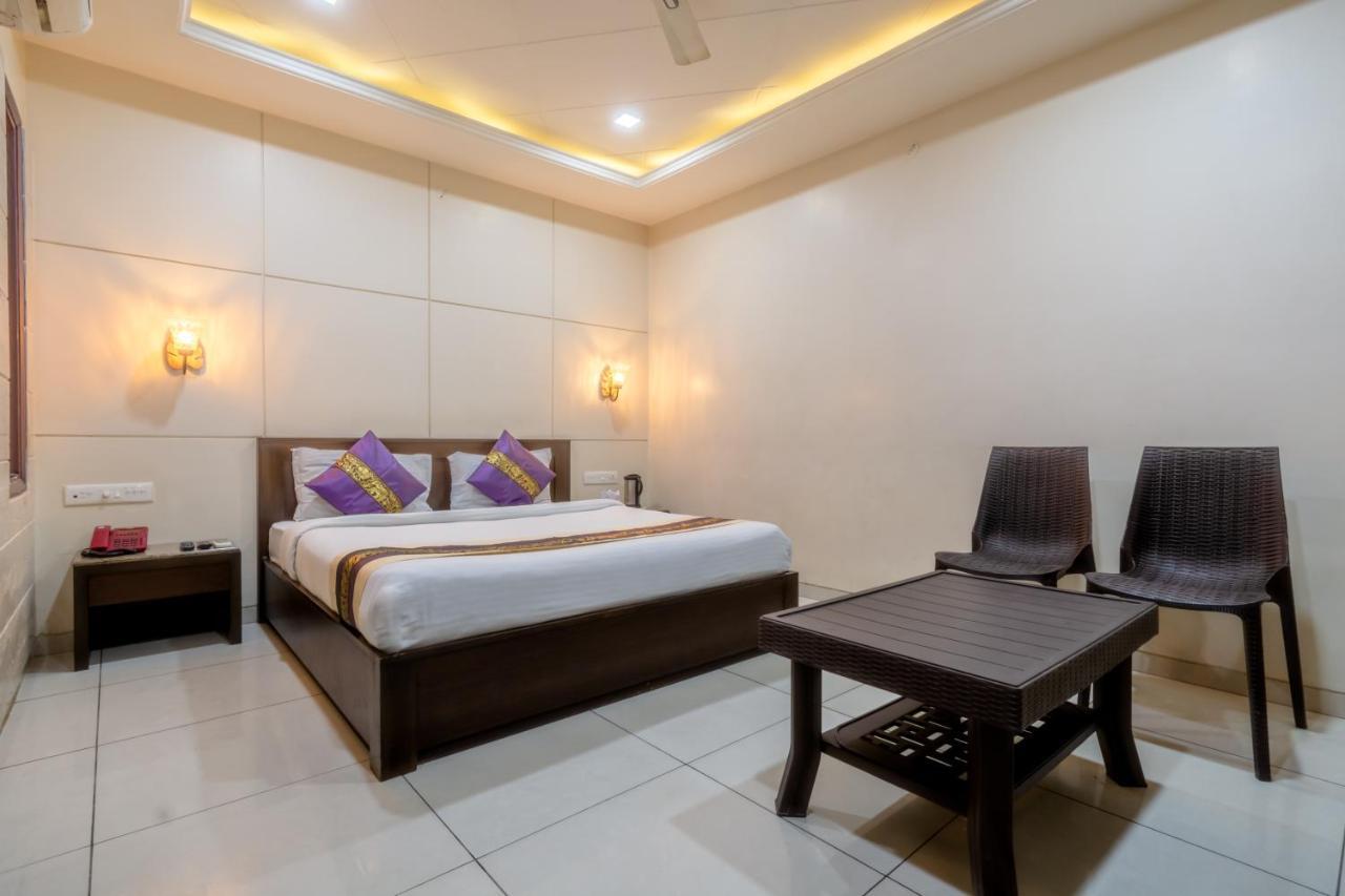 Hotel Sunday Inn Джайпур Екстериор снимка