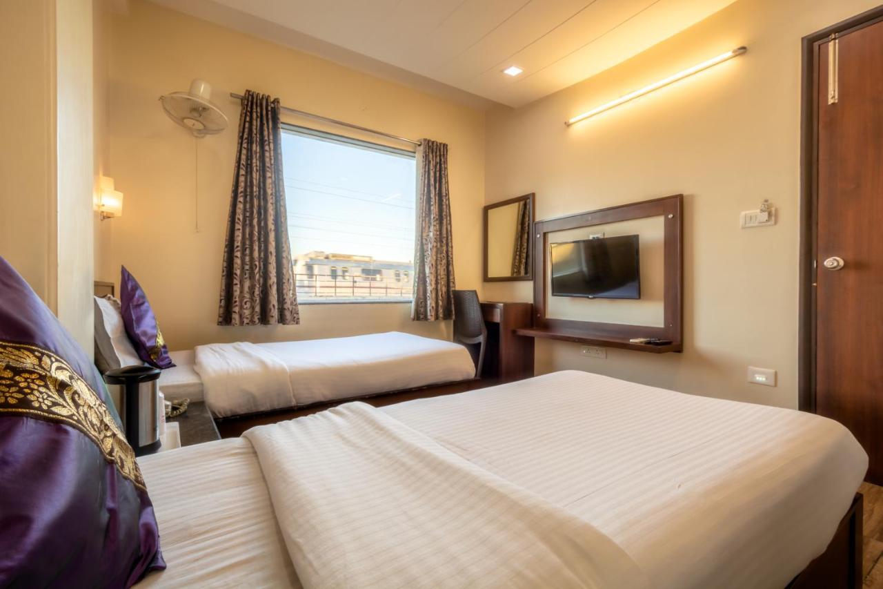 Hotel Sunday Inn Джайпур Екстериор снимка