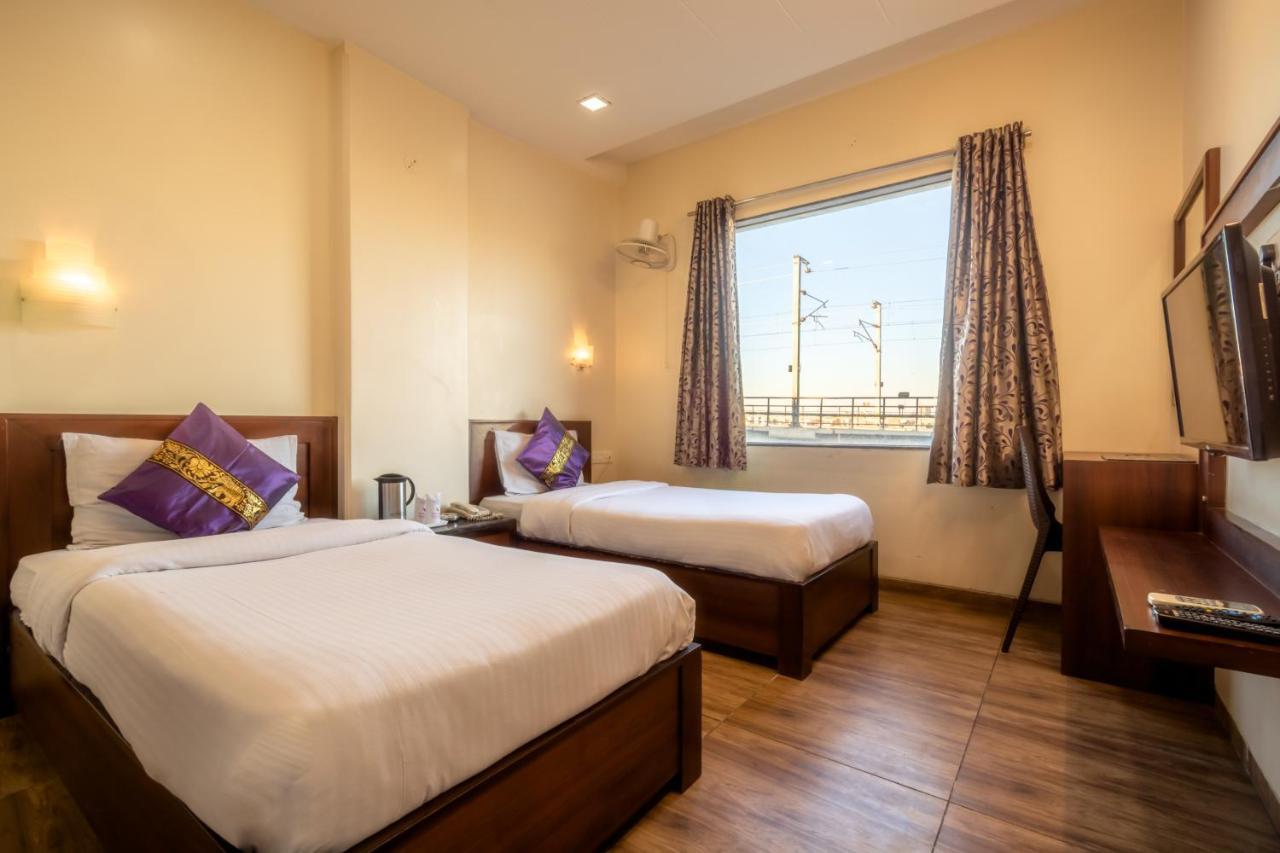 Hotel Sunday Inn Джайпур Екстериор снимка